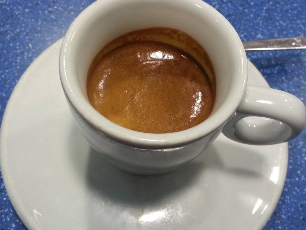 UN ESPRESSO ALL’AUTOGRILL, IL NOSTRO ASSAGGIO DELLA MISCELA KIMBO