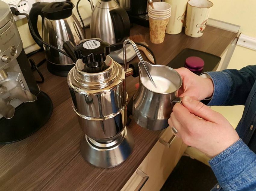 MONTARE IL LATTE A CASA, IL NOSTRO TEST DEL BELLMAN STOVETOP STEAMER