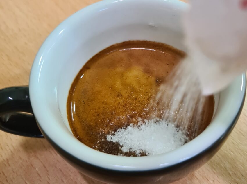 UN ESPRESSO E’ BUONO QUANDO LO ZUCCHERO STA A GALLA?