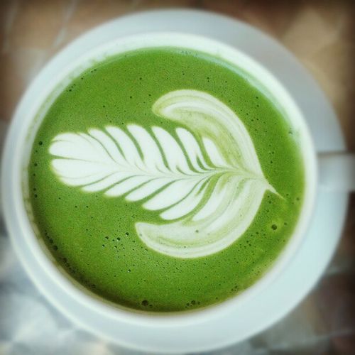 MATCHA LATTE, COME PREPARARE UN CAPPUCCINO MATCHA AL BAR