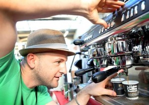 Il campione italiano di caffetteria Francesco Sanapo