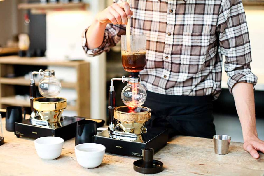 Il syphon, un metodo di estrazione orietale del caffè, riscoperto dalla Third coffee wave.