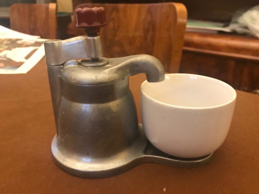 VENDESI CAFFETTIERE D’EPOCA DA COLLEZIONE.