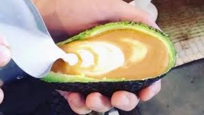 UN CAPPUCCINO IN UN AVOCADO? ECCO L’AVOLATTE!!