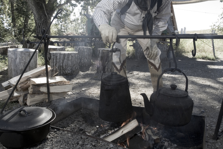 COME SI PREPARA IL COWBOY COFFEE, IL CAFFE’ DEL FAR WEST