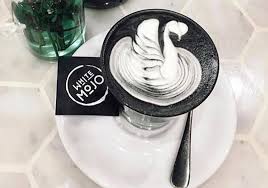 UN CAPPUCCINO TUTTO NERO…ARRIVA IL GOTH LATTE!