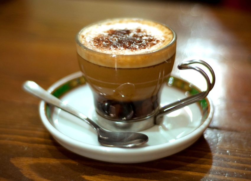 IL CAFFE’ MAROCCHINO, RICETTA E STORIA DI QUESTA GOLOSA BEVANDA DELLA CAFFETTERIA ITALIANA